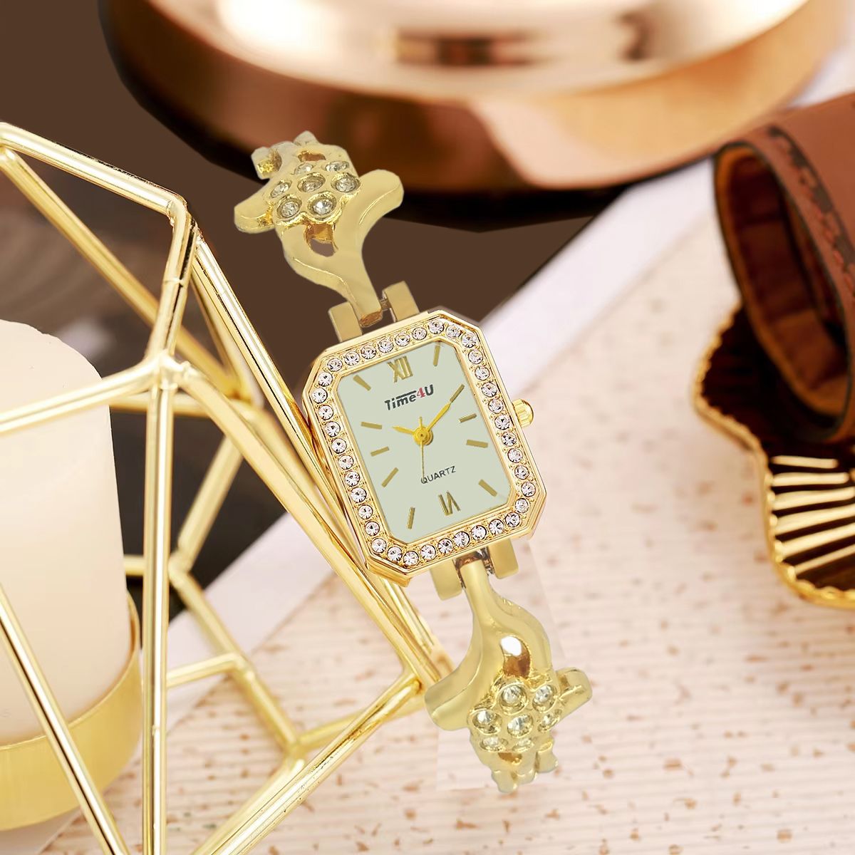 ساعت مچی عقربه ای زنانه مدل موتور کوارتز کد MO02 - - 2