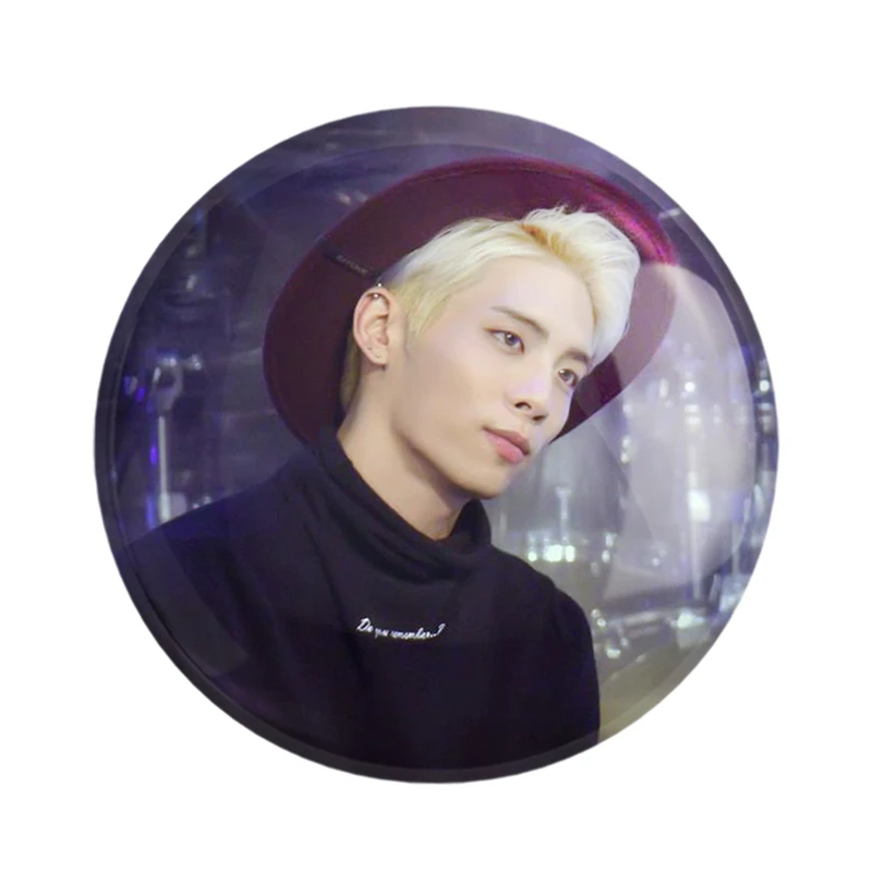 مگنت خندالو مدل جونگهیون گروه شاینی Shinee  کد 21357