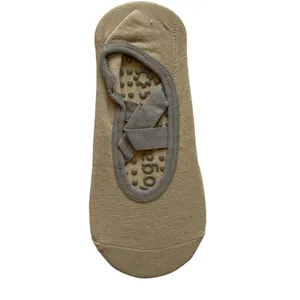 جوراب ورزشی زنانه مدل پیلاتس استپ دار رنگ کرم