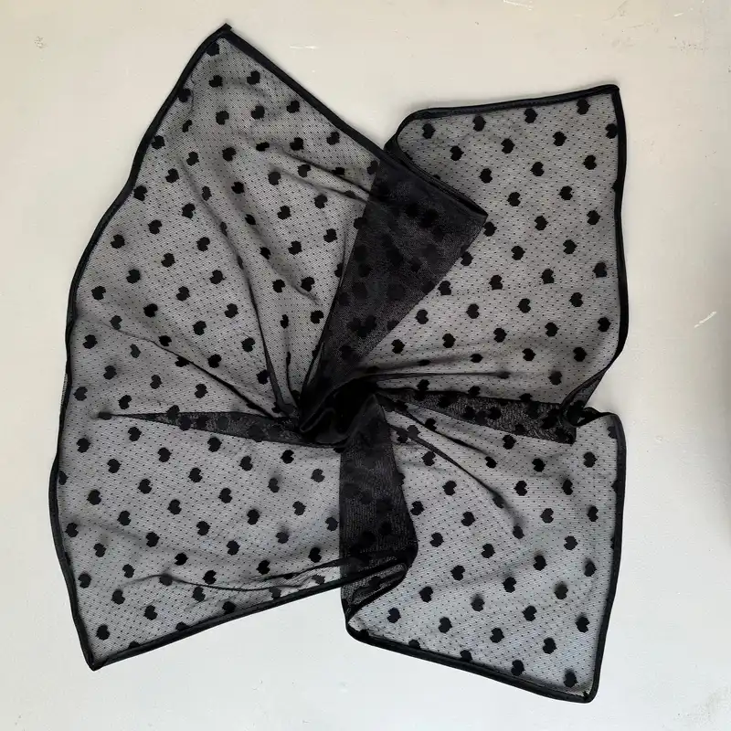 روسری زنانه مدل مینی اسکارف توری خالخالی قلبی ریز