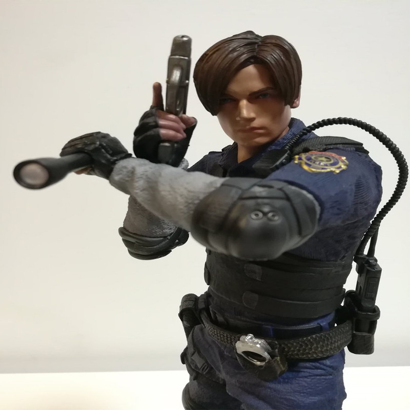 اکشن فیگور مدل Leon s. Kennedy