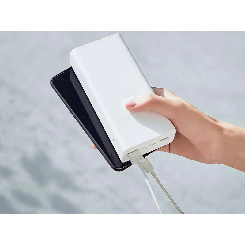 عکس شماره 2 : پاوربانک 18 وات مدل 3018 ظرفیت 30000 میلی آمپرساعت