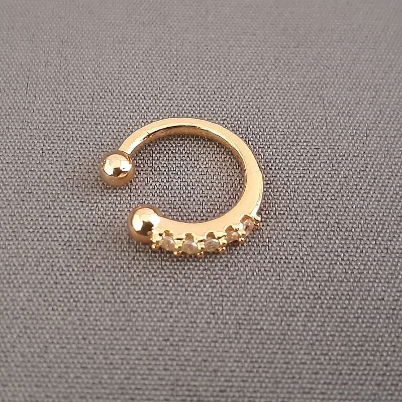 پیرسینگ فیک لب مدل نگینی