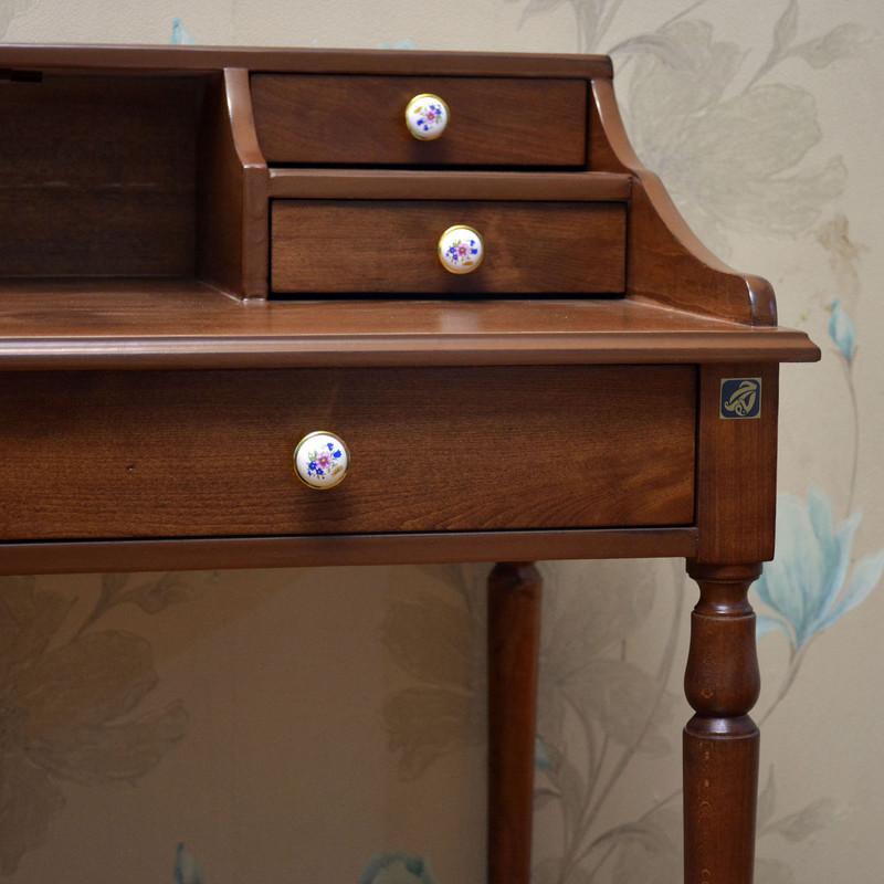 میز تحریر هفت رج مدل جودی ابت میز تحریر هفت رج مدل جودی ابت