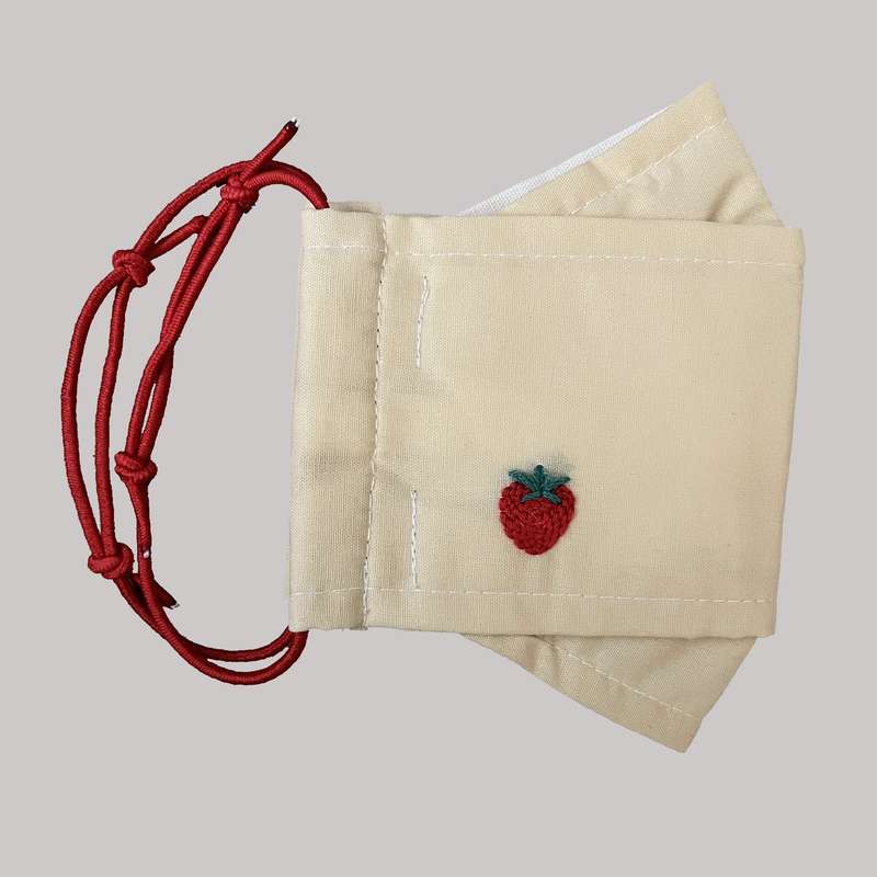 ماسک پارچه‌ای مدل توت فرنگی