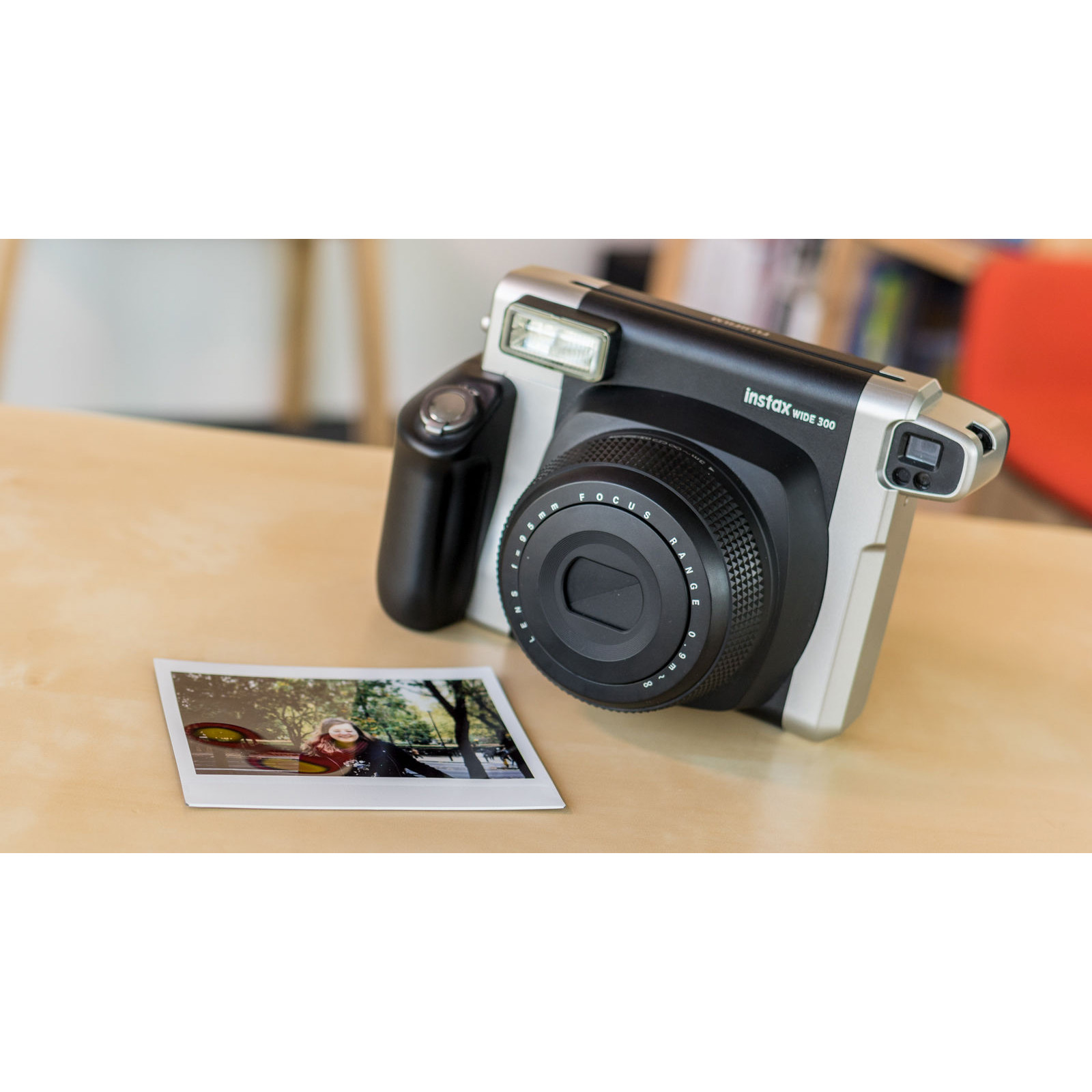 دوربین عکاسی چاپ سریع فوجی فیلم مدل Instax wide 300 به همراه فیلم چاپ سریع فوجی فیلم مدل Instax WIDE Monochrome