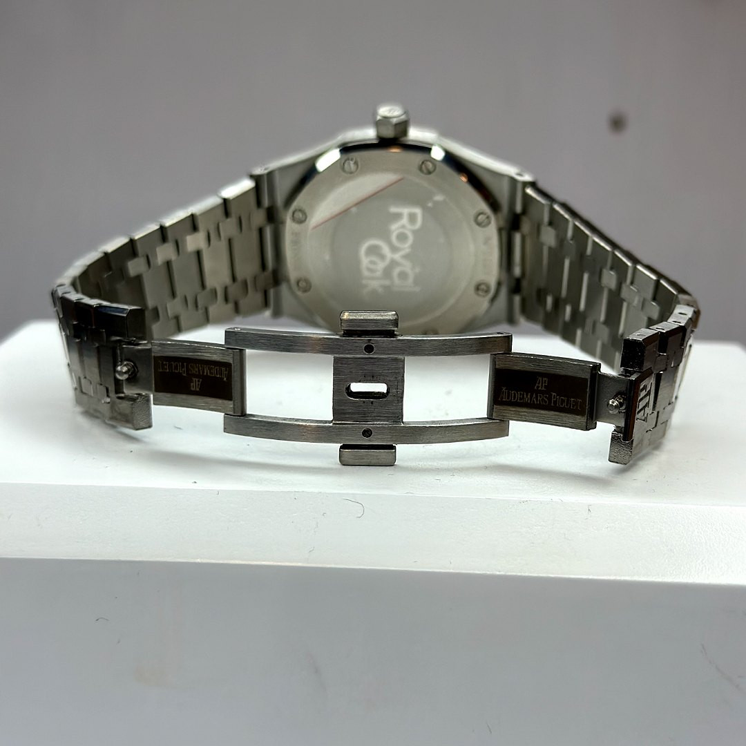 ساعت مچی عقربه‌ای مردانه آدومارس پیگه مدل FW0058