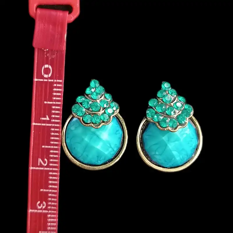 گوشواره زنانه مدل سنتی نگین دار