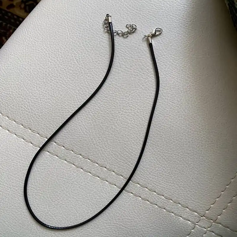 گردنبند دخترانه مدل بند چرمی کد beh123