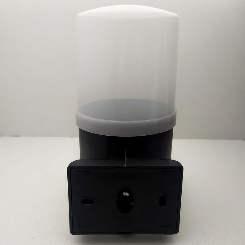 چراغ حیاطی مدل IP44 طرح استوانه بسته 4 عددی چراغ حیاطی مدل IP44 طرح استوانه بسته 4 عددی