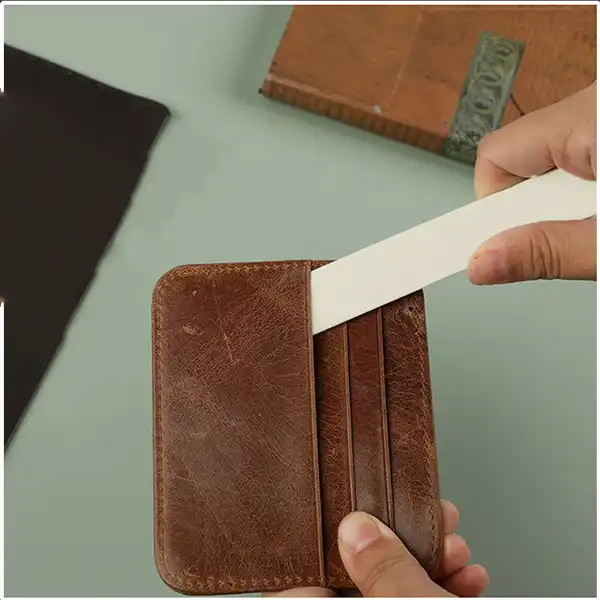 اسلیکر چرم مدل استخوان کد SLK_b1