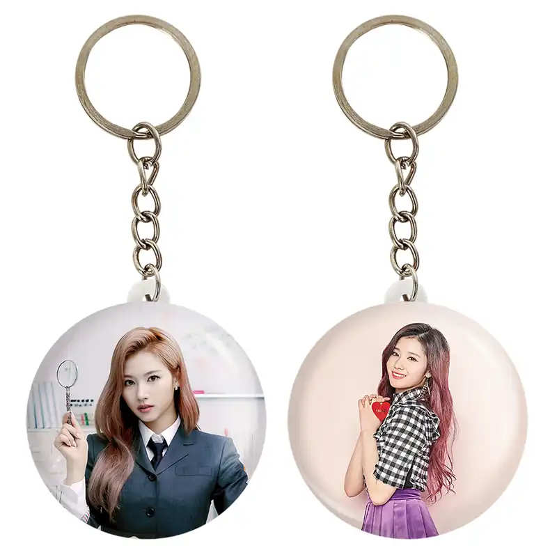 جاکلیدی خندالو مدل سانا گروه توایس TWICE کد 1992219917 مجموعه 2 عددی