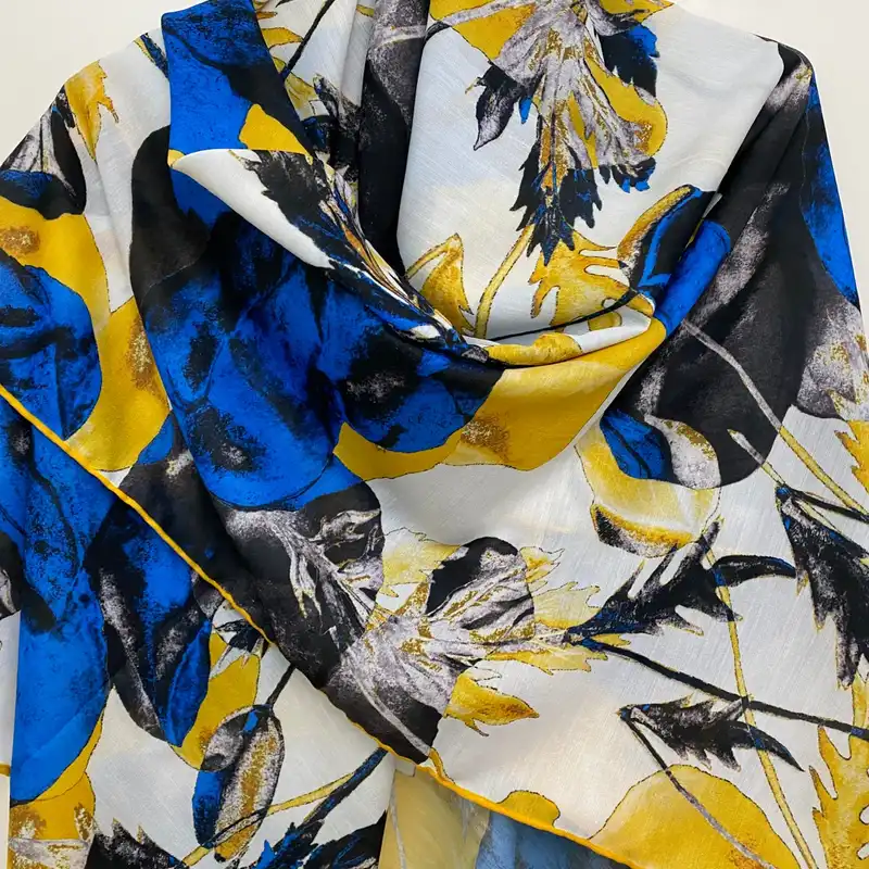 روسری زنانه مدل نخی قواره بزرگ چهارفصل کد 1333