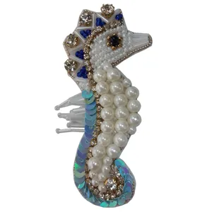 سنجاق سینه زنانه مدل اسب دریایی کد 024