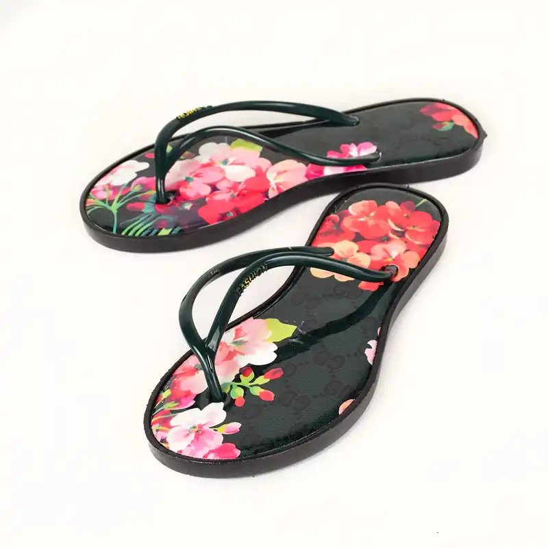 دمپایی لاانگشتی زنانه پاپا مدل GRN.2651