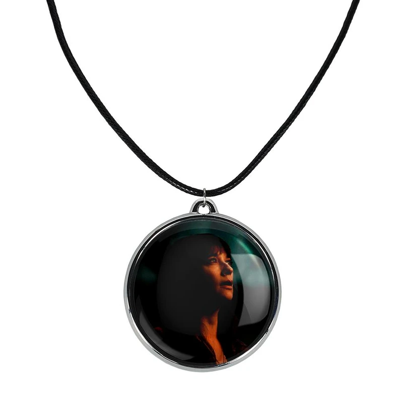 گردنبند خندالو مدل سریال سیلو Silo کد 2997129972