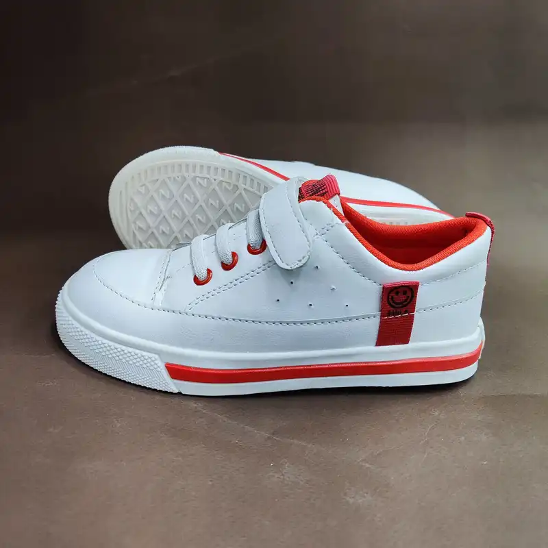 کفش مخصوص پیاده روی بچگانه مدل 2025 IK