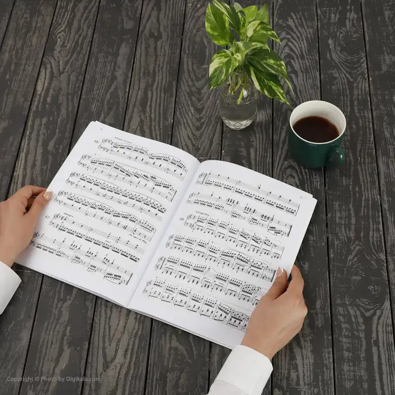 کتاب راهنمای نخستین در تکنیک پیانو اثر کارل چرنی نشر سرود