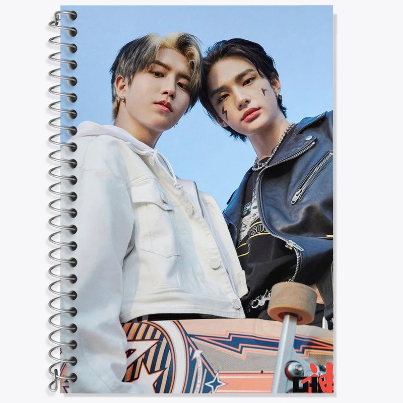 دفتر زبان 50 برگ خندالو مدل سه خط طرح سونگمین و هیونجین گروه استری کیدز Stary Kids کد 16892