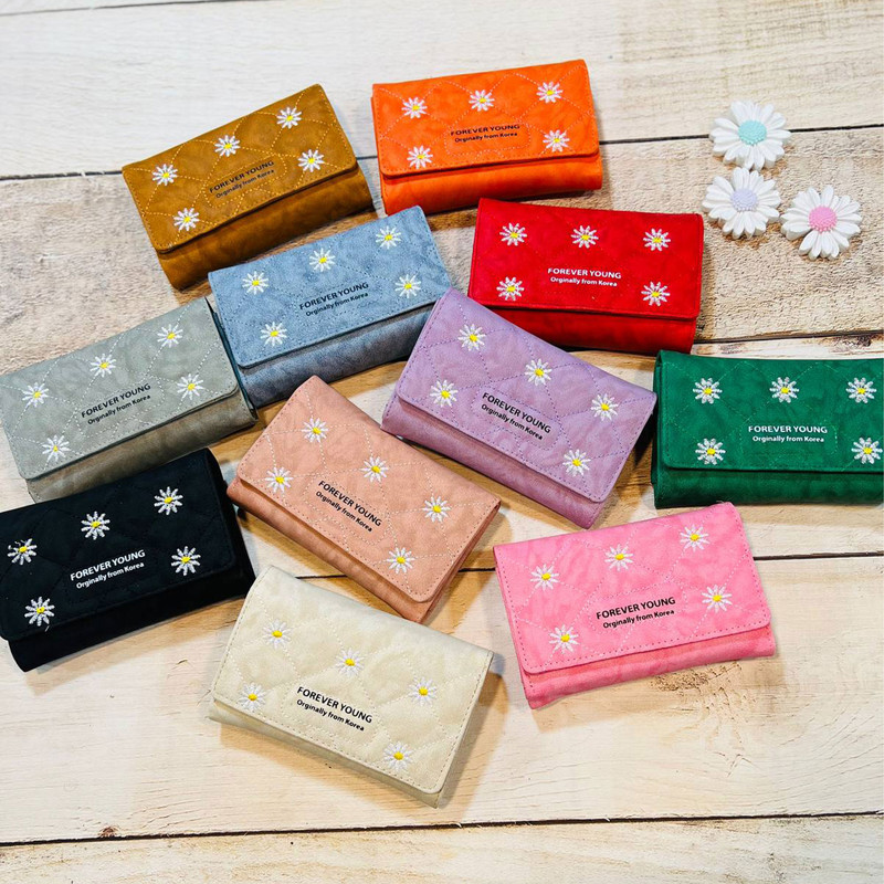 کیف پول زنانه مدل گلدوزی بابونه کد KZD-083