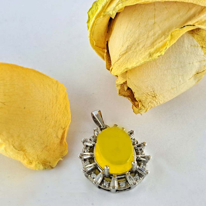 آویز گردنبند نقره زنانه ملک زیور مدل عقیق شرف الشمس کد 704 آویز گردنبند نقره زنانه ملک زیور مدل عقیق شرف الشمس کد 704