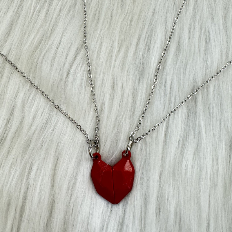 گردنبند مدل مگنتی استیل طرح قلب کریستال عاشق کد 2heart111 بسته 2 عددی