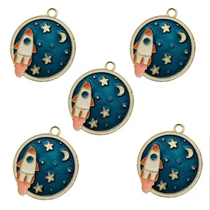 آویز گردنبند دخترانه مدل سفینه فضایی کد 86 بسته 5 عددی