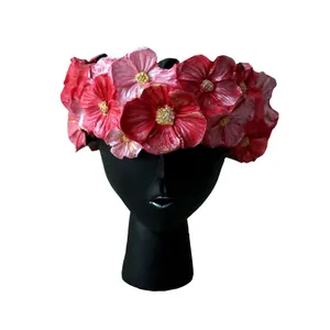 گلدان دکوری مدل دختر با تاج گل کد 101