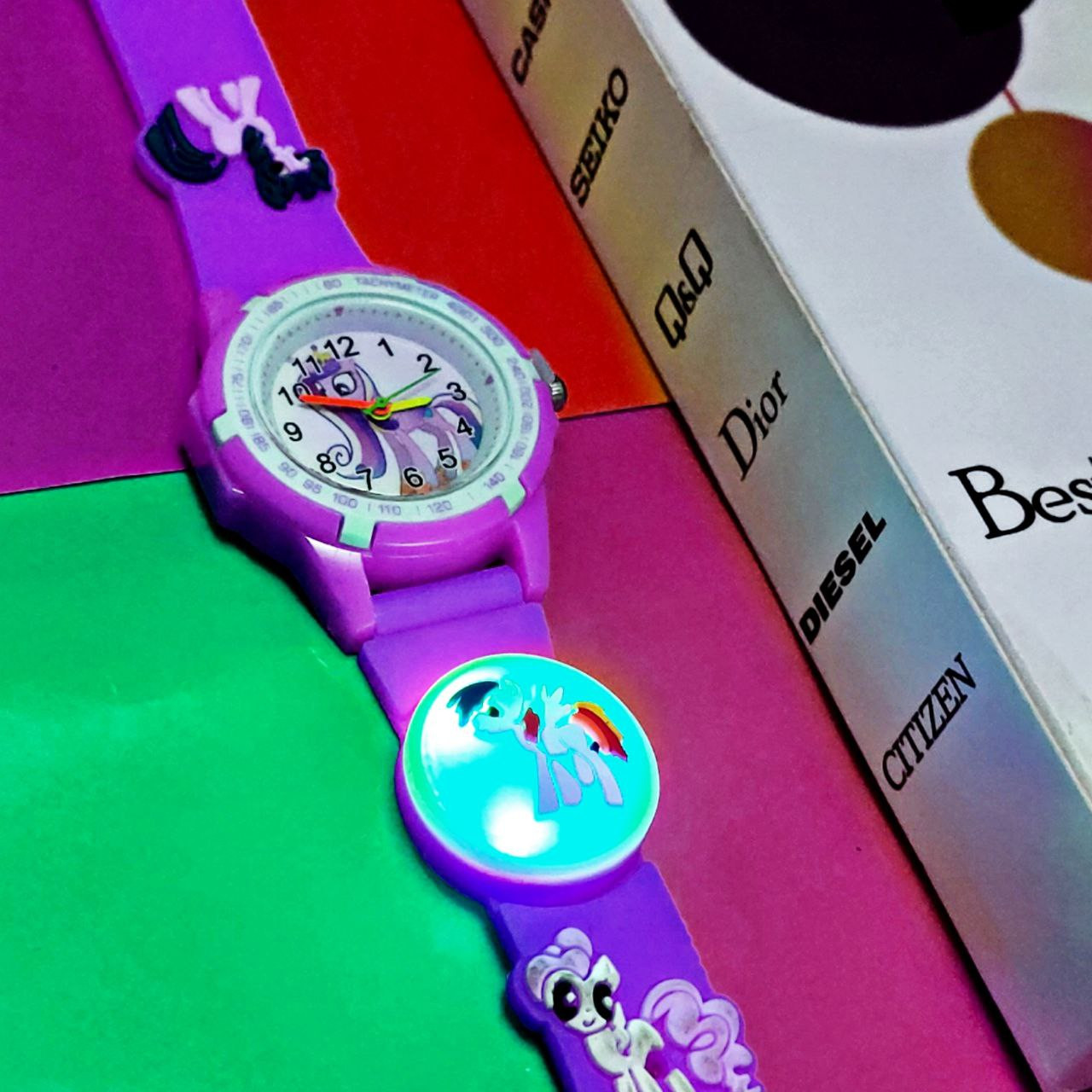 ساعت مچی عقربه ای بچگانه مدل چراغدار 010