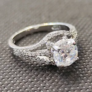 انگشتر نقره زنانه مدل سنگ برلیان اتمی کد 631