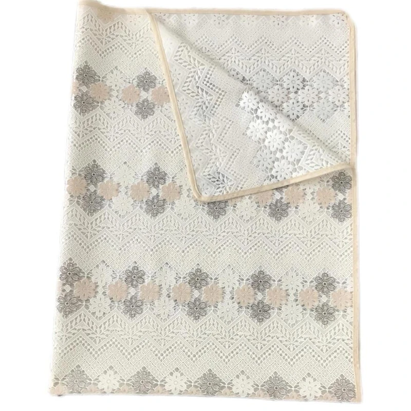 سفره 24 نفره مدل رویال طرح گیپور سایز 600×140 سانتی متر