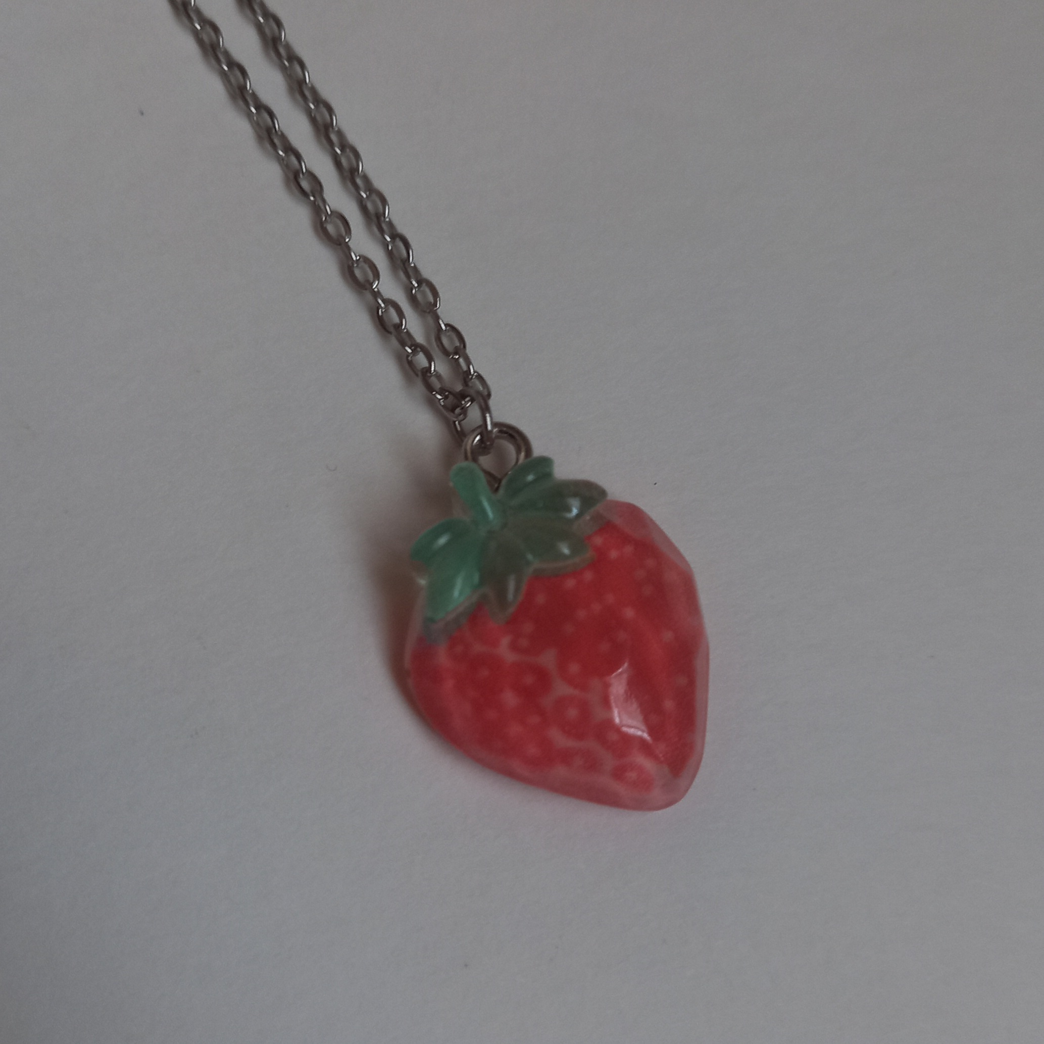 گردنبند دخترانه مدل توت فرنگی کد 0025