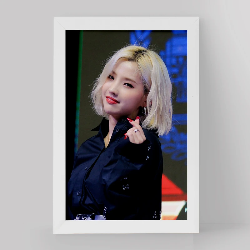 تابلو خندالو مدل سویون گروه جی آیدل GIdle کد 19576