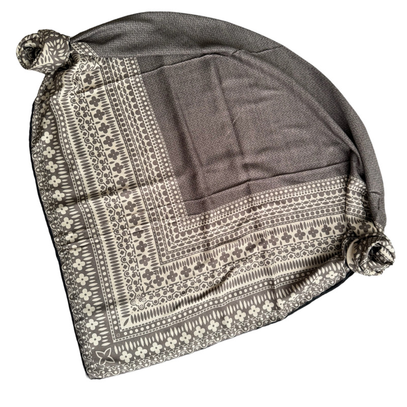 روسری زنانه مدل پاییزی زمستانی حاشیه سنتی گلدار کد 4