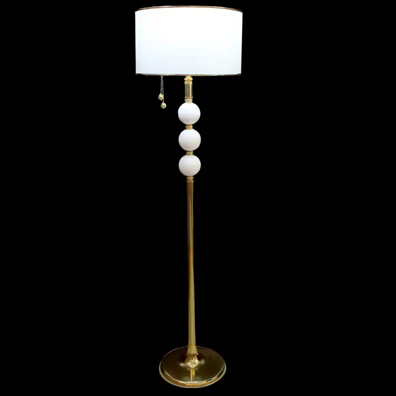 آباژور ایستاده مدل تامدایان کنار سالنی