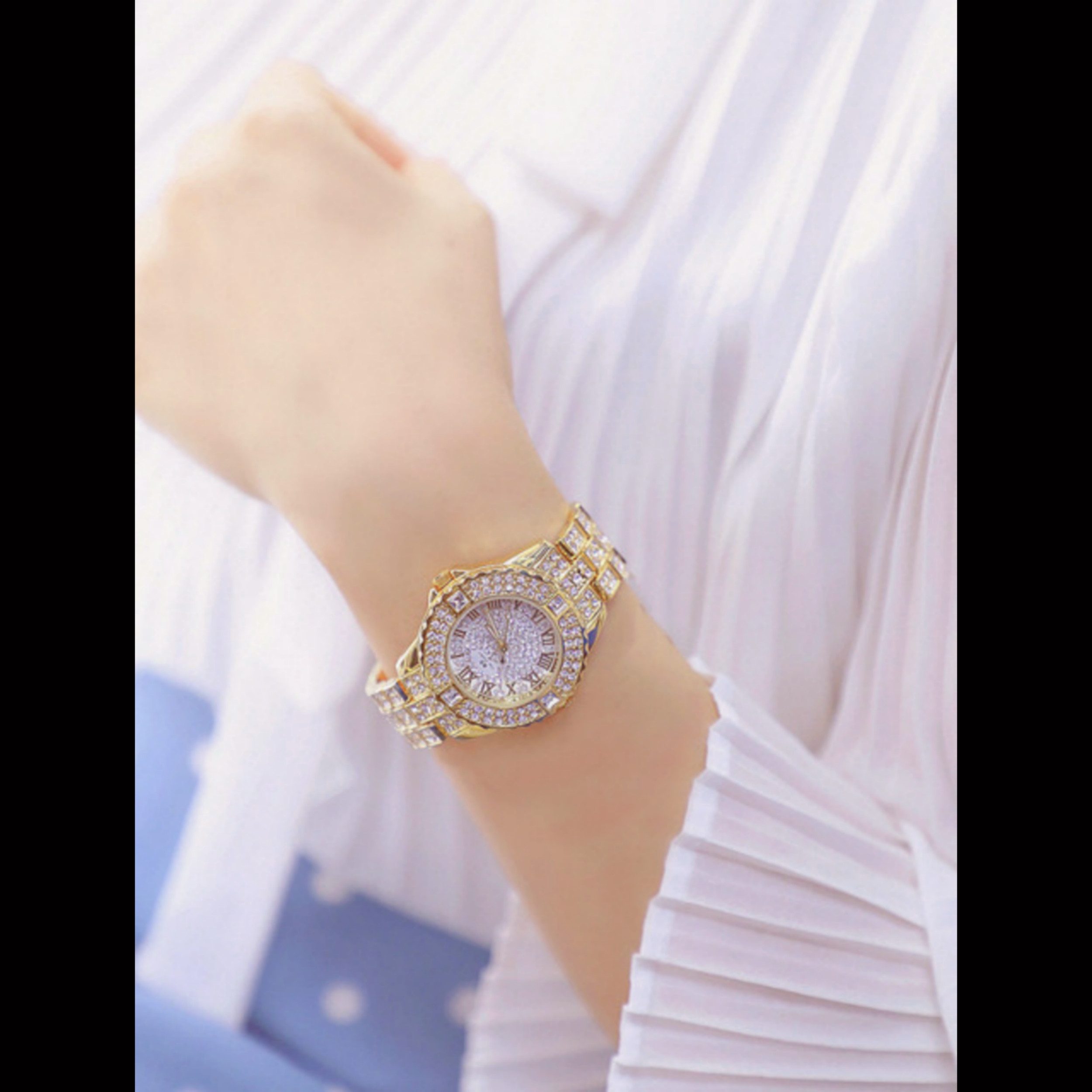 ساعت مچی عقربه ای زنانه مدل دور نگین