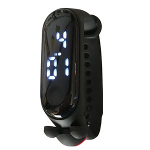 نقد و بررسی ساعت مچی دیجیتال بچگانه مدل لمسی ضد آب فانتزی کد BLK MOS 7700 توسط خریداران