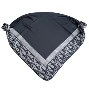 روسری زنانه مدل ساتن ابریشم ساده اداری حاشیه دار قواره متوسط