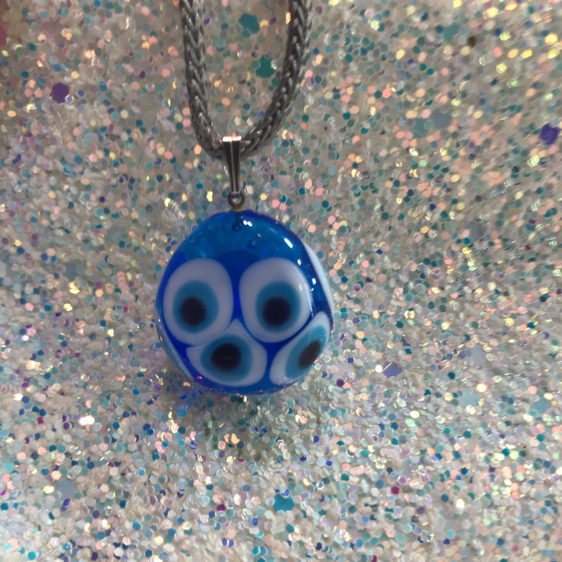 آویز گردنبند دخترانه مدل چشم نظر کفشدوزک