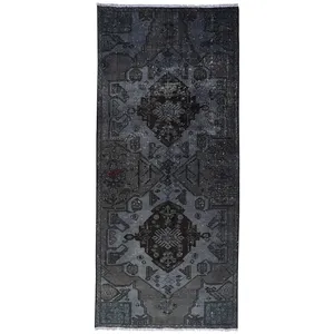 فرش دستبافت رنگ شده کناره طول دو و نیم متر طرح وینتج کد 4249