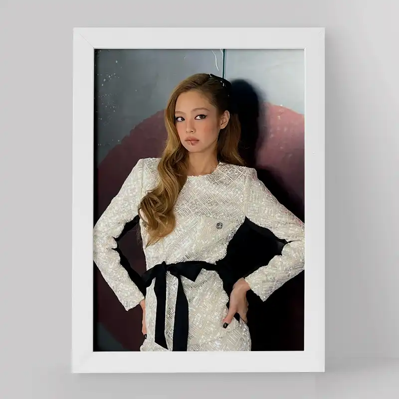 تابلو خندالو مدل جنی گروه بلک پینک کد 16688