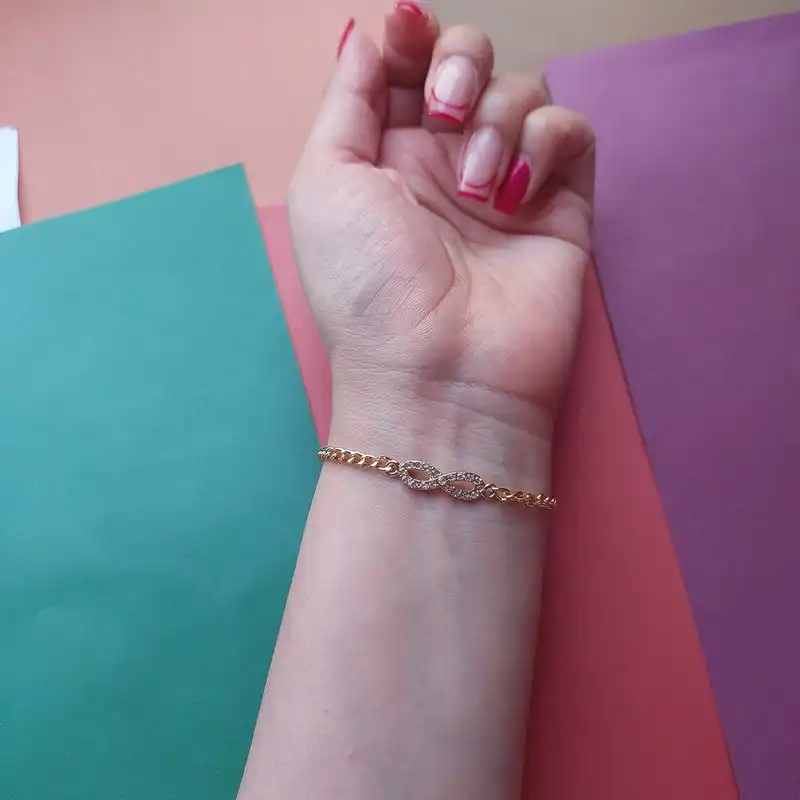 دستبند زنانه مدل زنجیری طرح پلاک نگین دار بی نهایت کد HC270