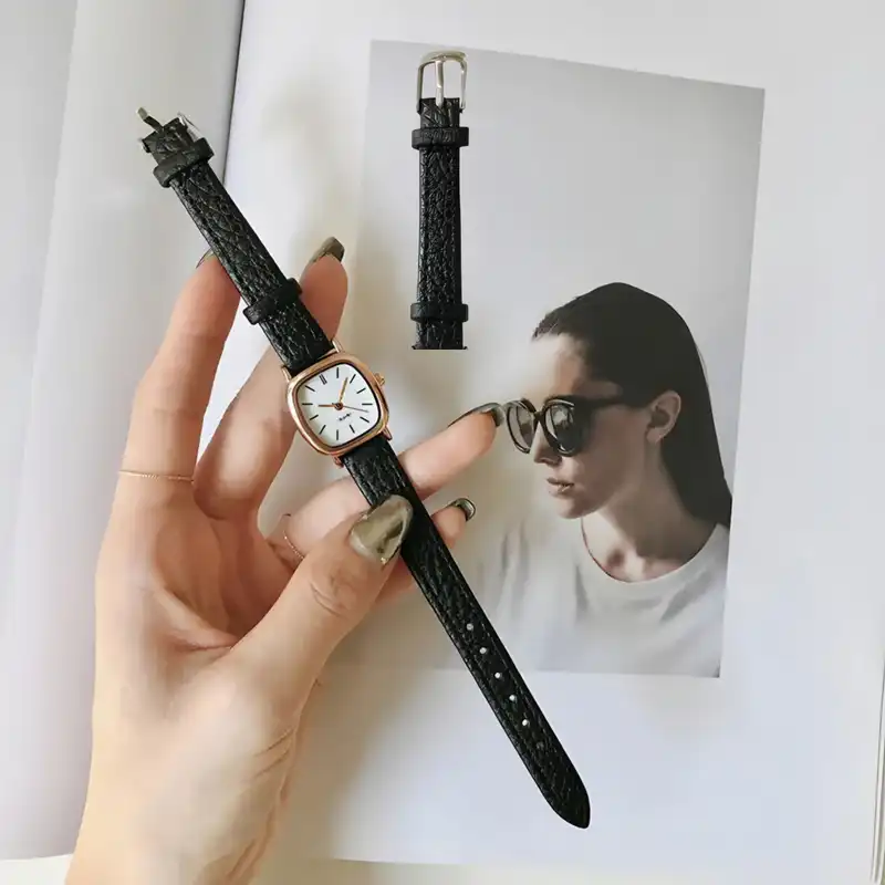 ساعت مچی عقربه ای زنانه مدل کلاسیک بند چرمی کد 1