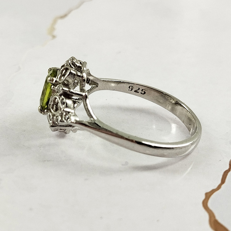 انگشتر نقره زنانه سلین کالا مدل زبرجد کد 24 انگشتر نقره زنانه سلین کالا مدل زبرجد کد 24