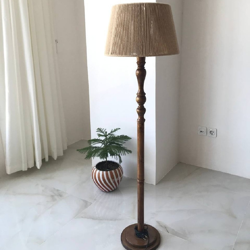 آباژور مدل ایستاده چوبی خراطی مکرومه کد FM-M