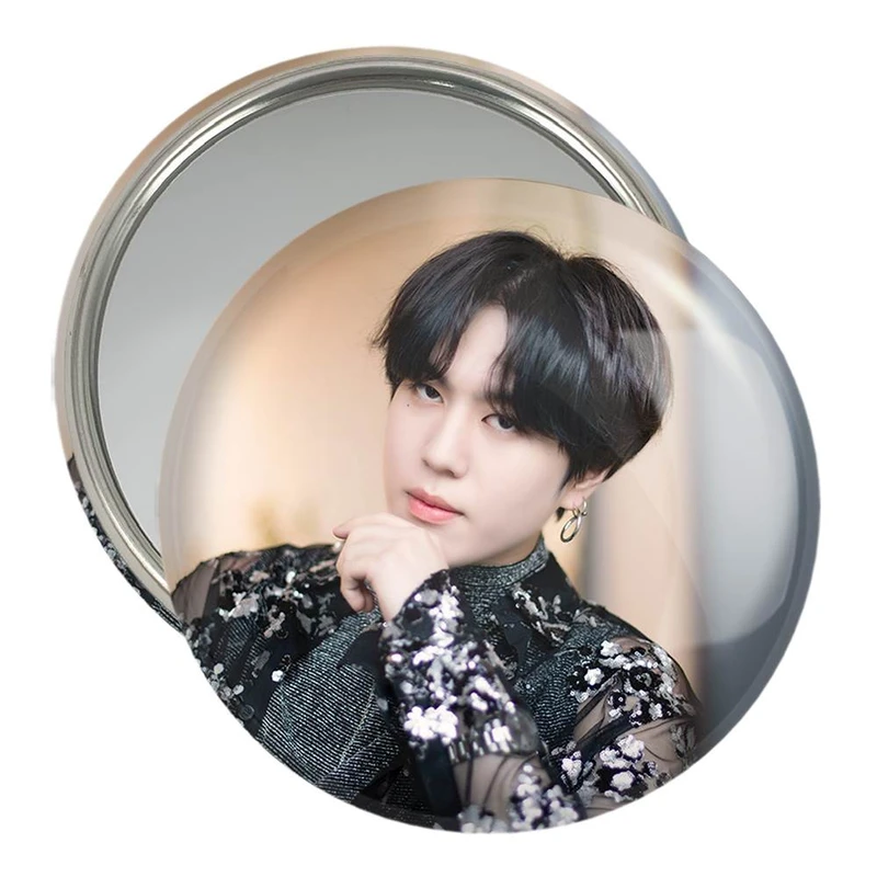 آینه جیبی خندالو مدل یوگیوم گروه گات سون GOT7  کد 11652