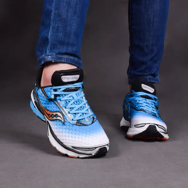 کفش پیاده روی مدل 215