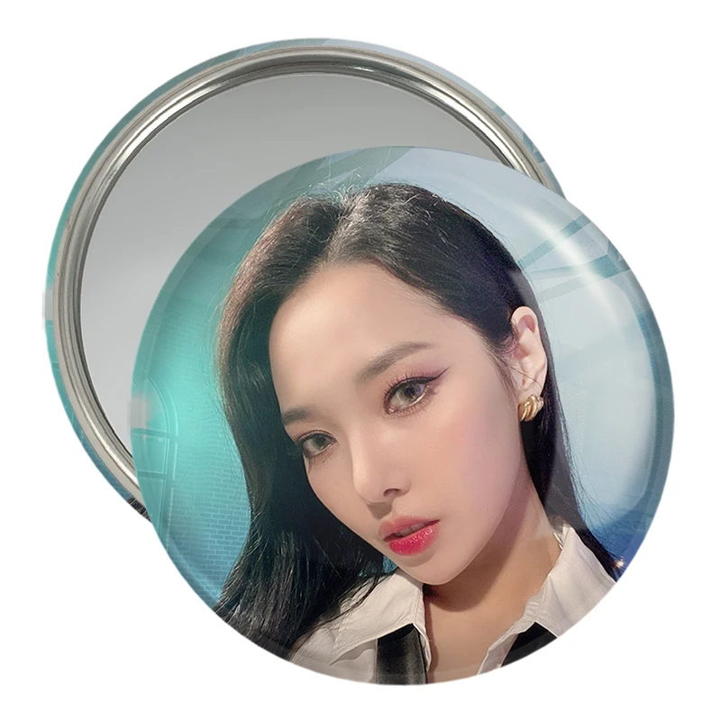 آینه جیبی خندالو مدل سومین گروه کارد Kard  کد 20151