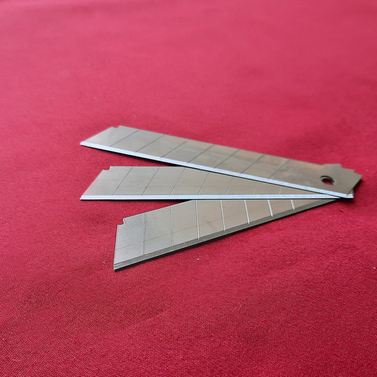 تیغ کاتر مدل G_PLUS بسته 10 عددی تیغ کاتر مدل G_PLUS بسته 10 عددی