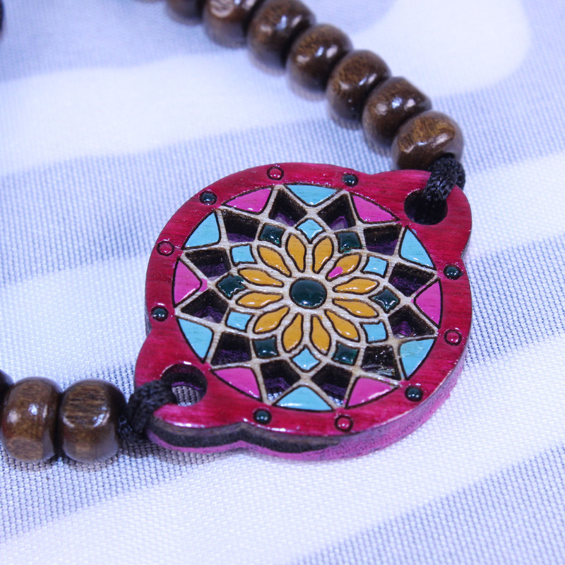 دستبند دخترانه مدل چوبی مهره ای کد 01